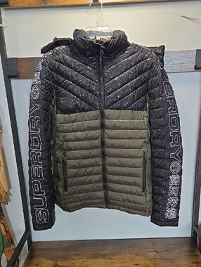 Superdry Men's Rain Quilted Puffer Jacket in Black and Olive